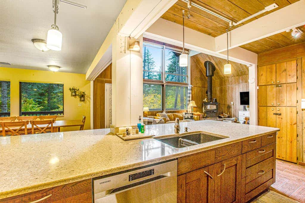 Peak-a-View Lakehouse