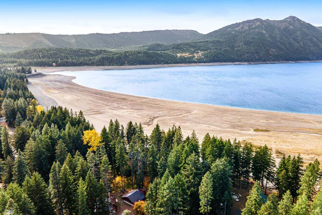 Peak-a-View Lakehouse