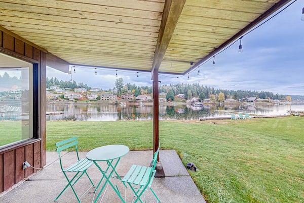 Bay-front dog-friendly home on one acre of land with modern interior & W/D