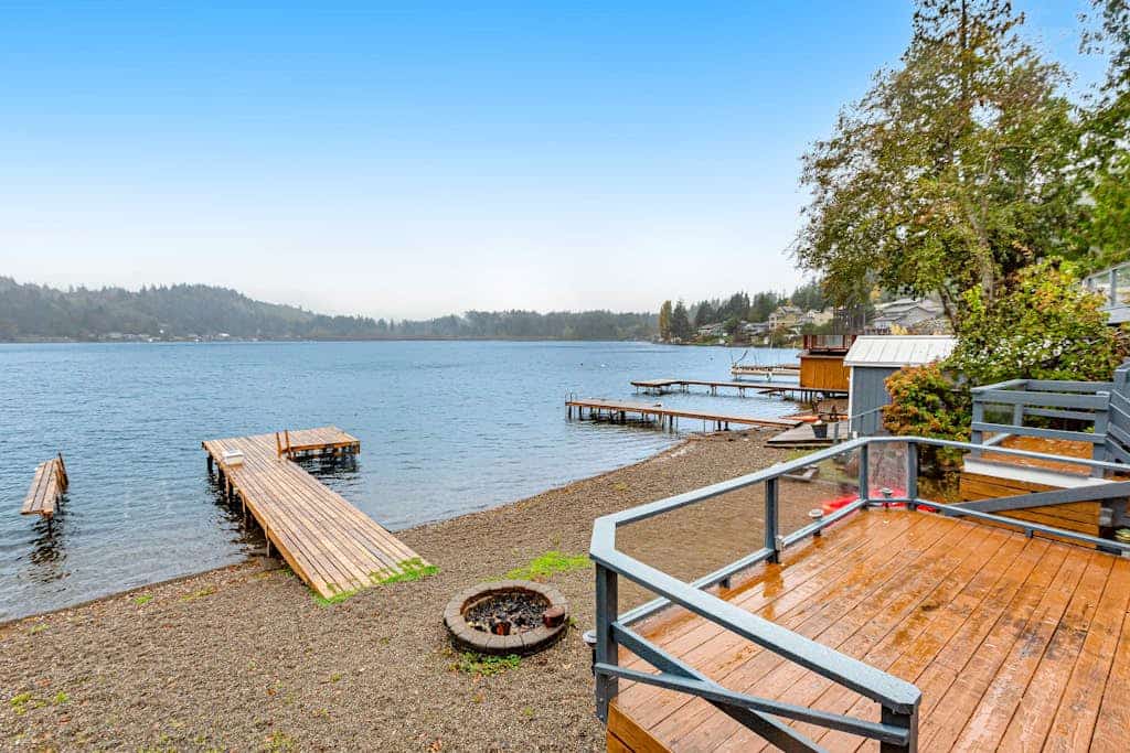 Lakefront retreat with kayaks, canoe, game tables, children's items, and W/D