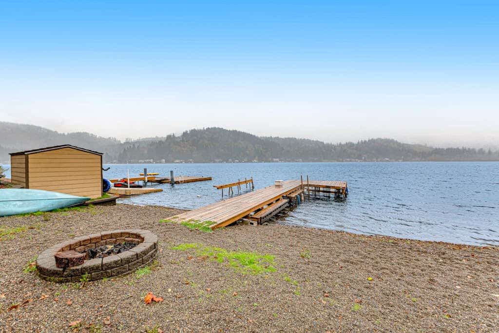 Lakefront retreat with kayaks, canoe, game tables, children's items, and W/D