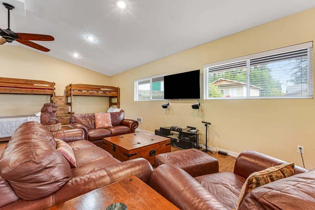 Summit Lake Guesthouse
