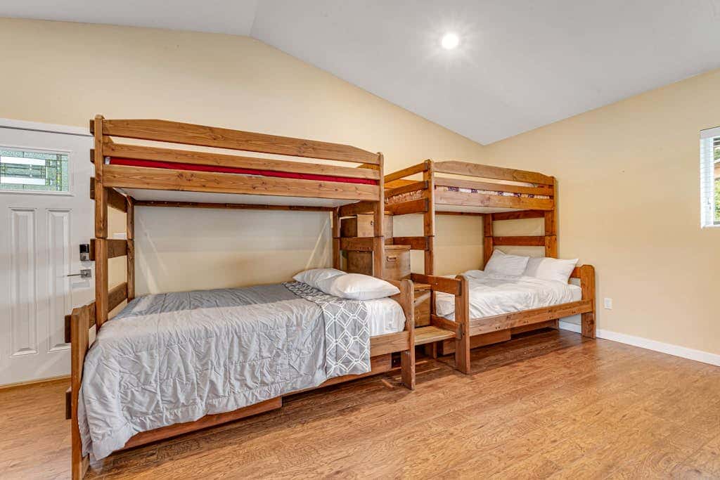 Summit Lake Guesthouse