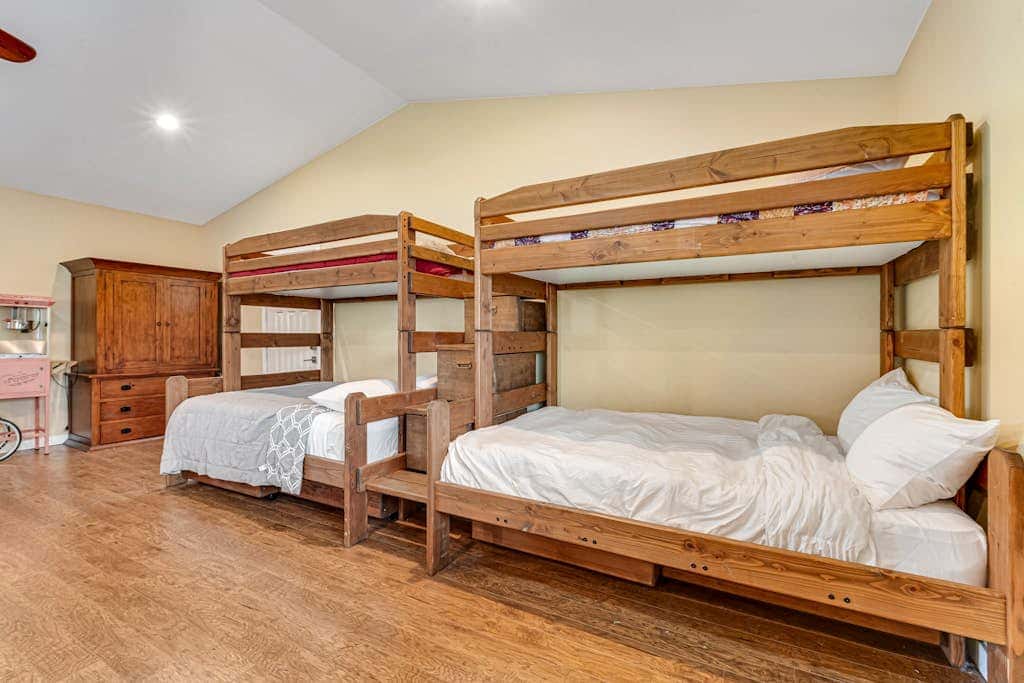 Summit Lake Guesthouse