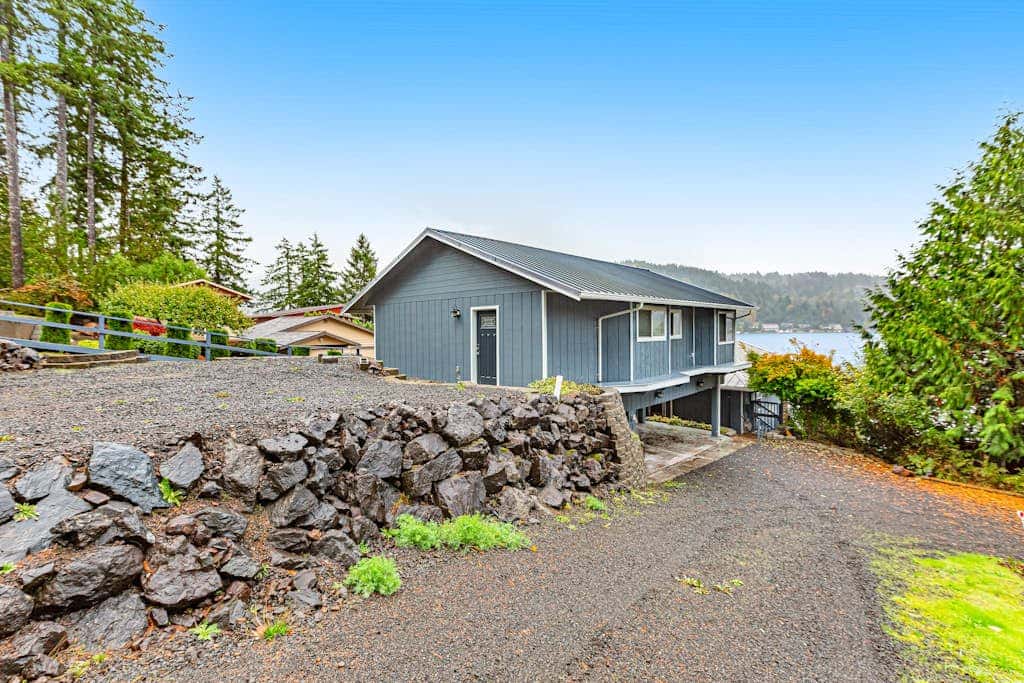 Summit Lake Guesthouse