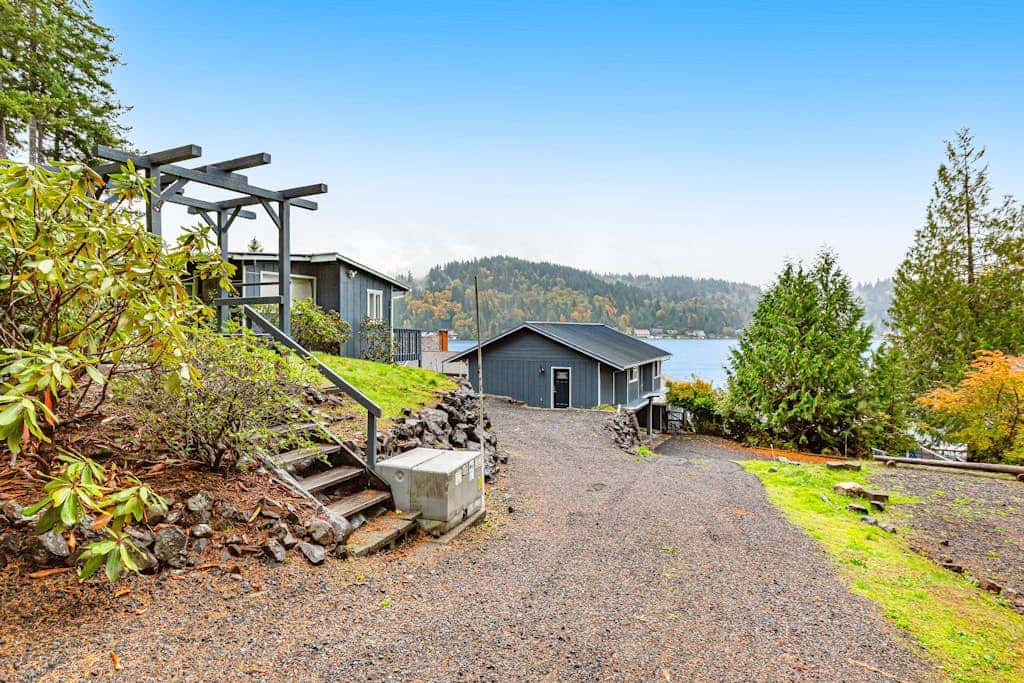 Summit Lake Guesthouse