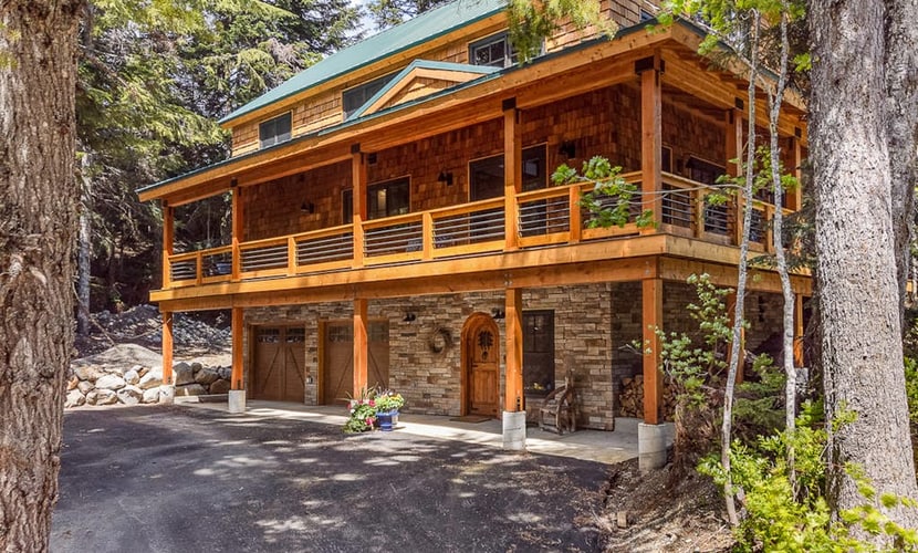 Stunning lodge, Breathtaking Mountain Views, w/ski in/out access, sauna, & WIFI