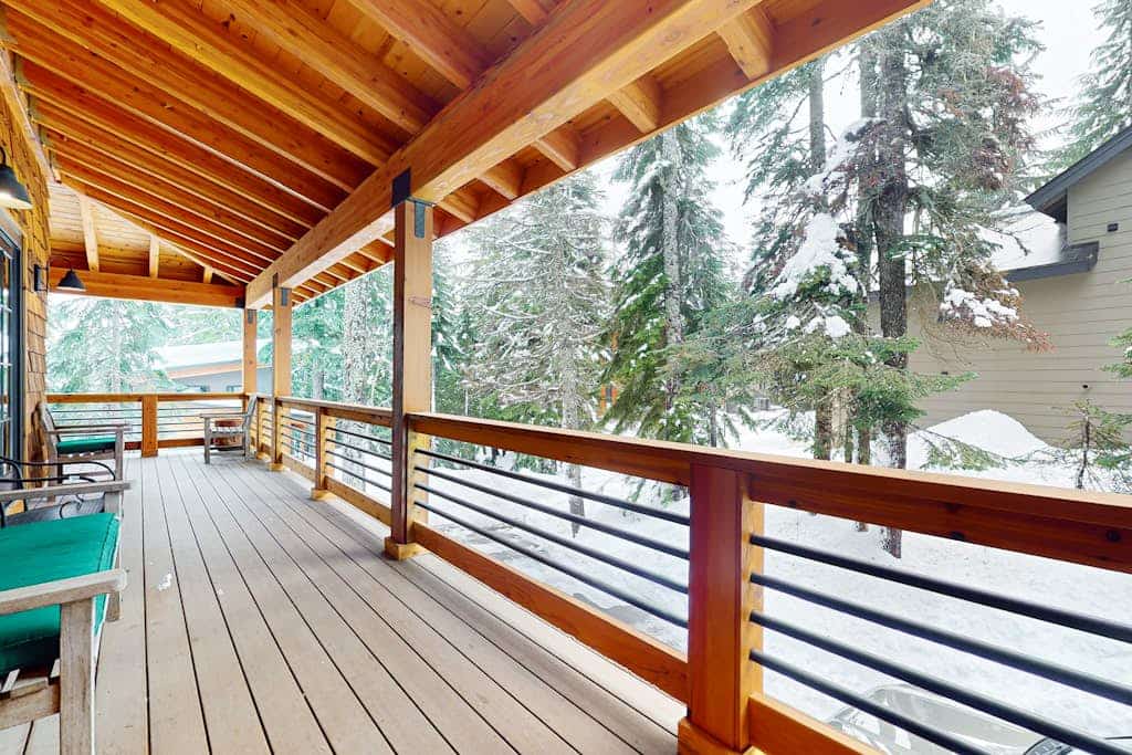 Stunning lodge, Breathtaking Mountain Views,  w/ski in/out access, sauna, & WIFI
