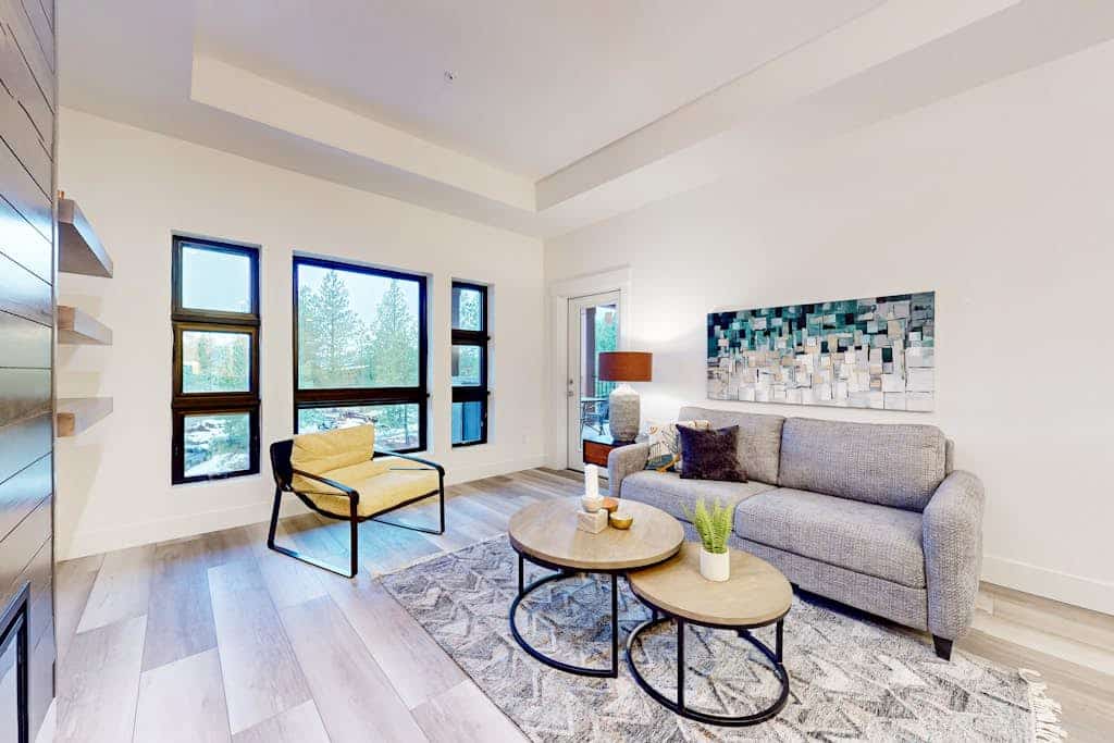 Dog-friendly condo with resort amenities, fireplace, full kitchen, AC, & W/D