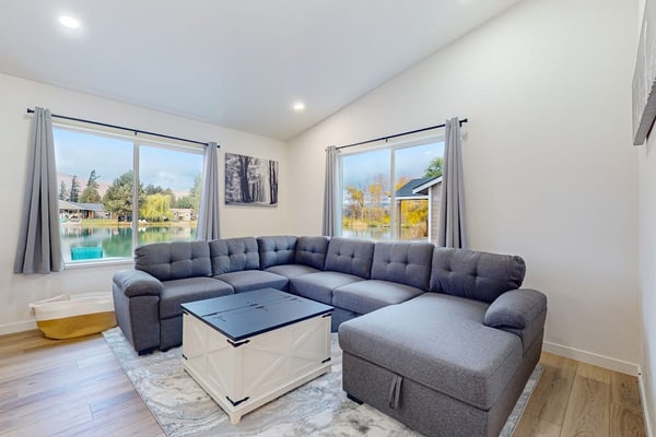 Newly-built lakefront home with fire pit, grill, & lake access