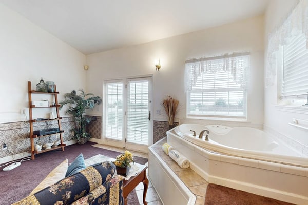 Oceanfront suite w/ deck, beach view, fireplace & jetted tub