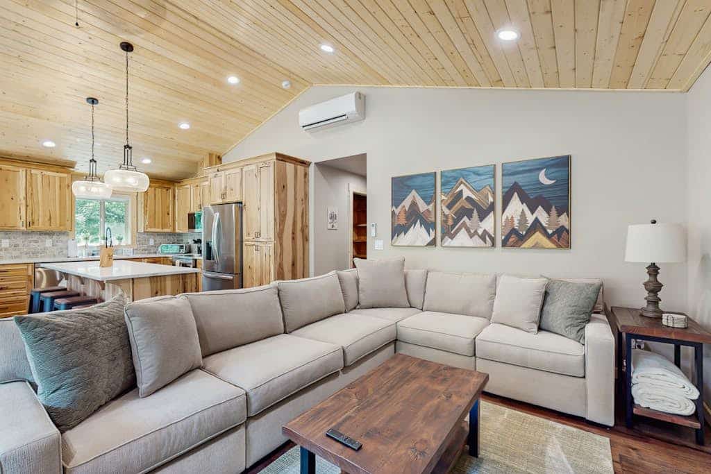 Cozy Mountain Getaway, New Build with Modern Comforts – Near Lake Cle Elum