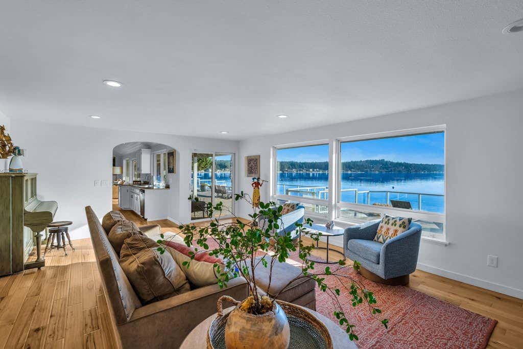 Shaws Cove Beachouse