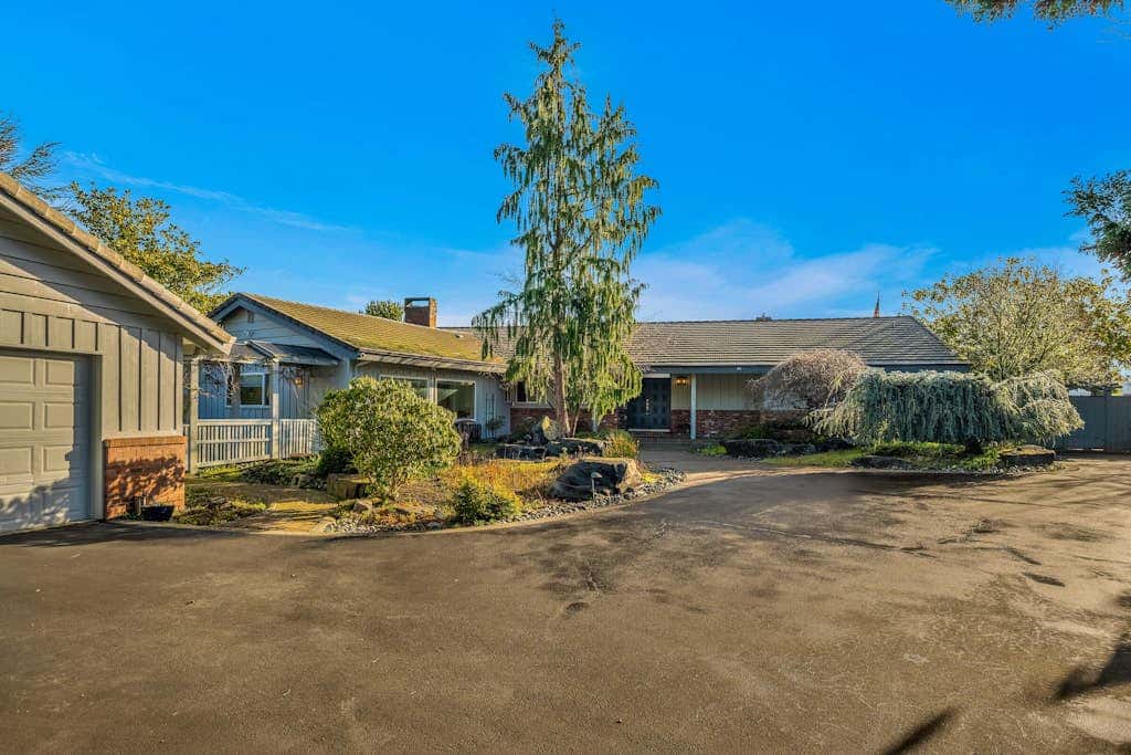 Shaws Cove Beachouse