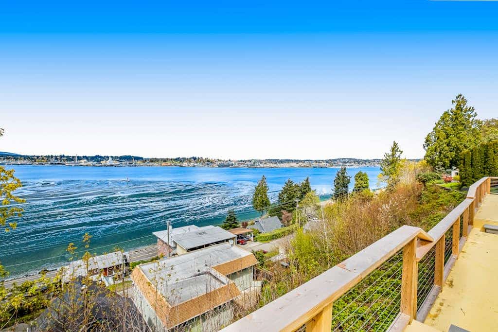 Two homes in one - panoramic sound views - two kitchens, fireplaces & jetted tub