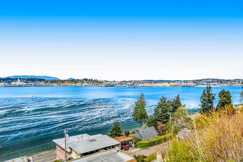 Two homes in one - panoramic sound views - two kitchens, fireplaces & jetted tub