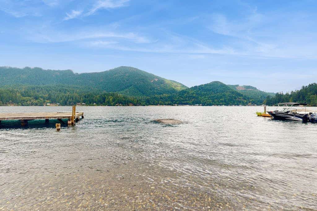 Cozy Lakefront Cabin on Lake Sutherland – A Peaceful Lakefront Getaway