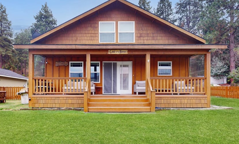 Lakefront home with kayaks and paddle boat, full kitchen and private BBQ