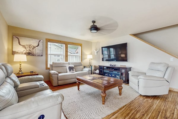 Lakefront home with kayaks and paddle boat, full kitchen and private BBQ
