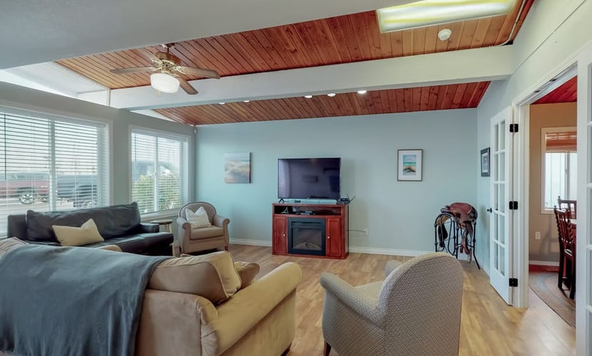 Bayfront guest house - amazing view of Westport Marina, near Float 3 & museum