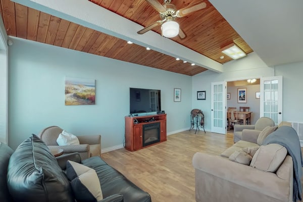 Bayfront guest house - amazing view of Westport Marina, near Float 3 & museum