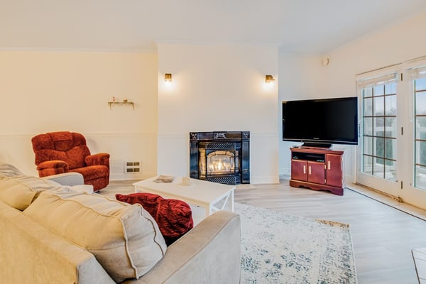 Lovely suite close to beach with dune and dunegrass views at oceanfront inn
