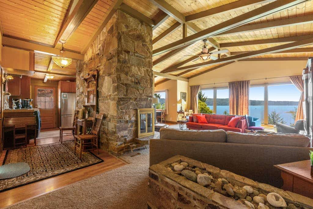 Waterfront home on Hood Canal with gorgeous view, balcony, deck, & washer/dryer