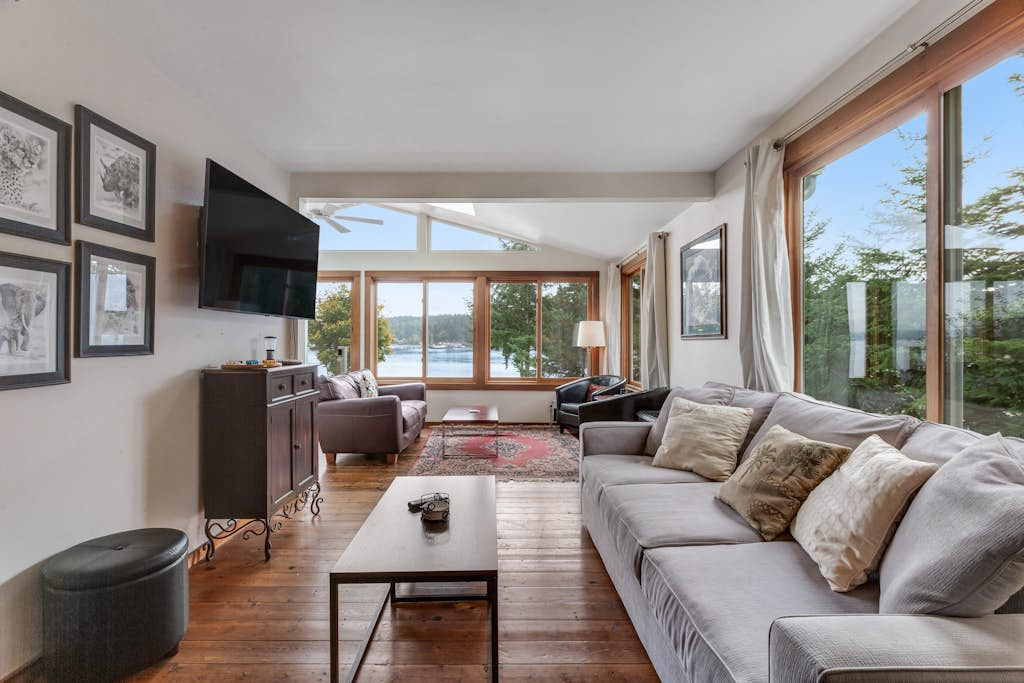 Seabeck House & Cottage on Hood Canal