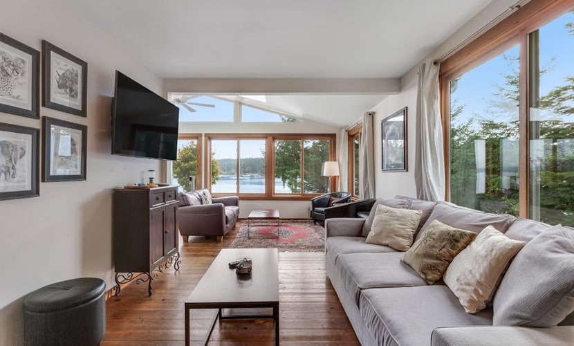 Waterfront house & cottage with private beach, kayaks, SUPs, 4 decks - dogs OK