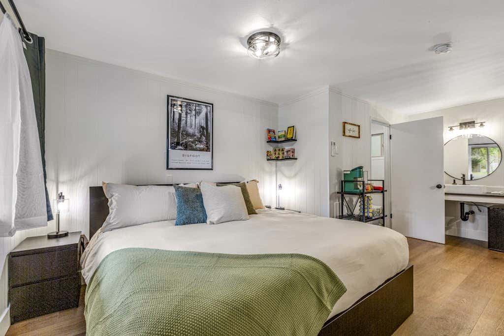 The Brothers Room 7 at Mount Walker Inn