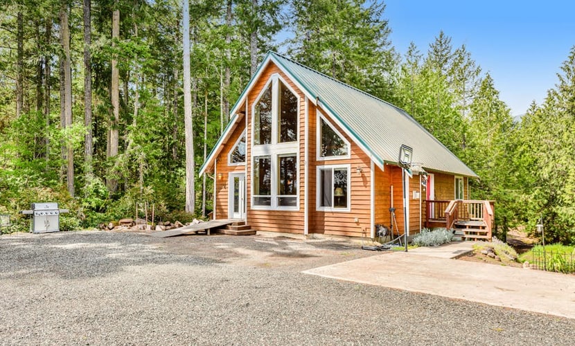 Dog-friendly home on Dabob Bay with fireplace, firepit & gas grill