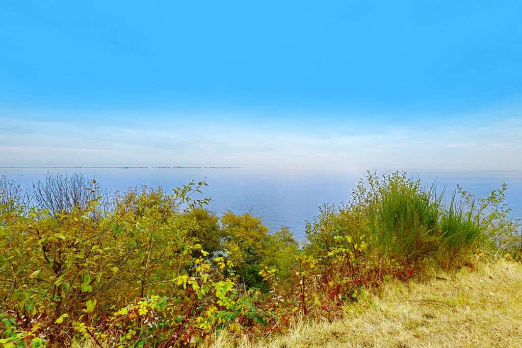 Oceanfront, bluff-top home with Ediz Hook view, prime location, fireplace