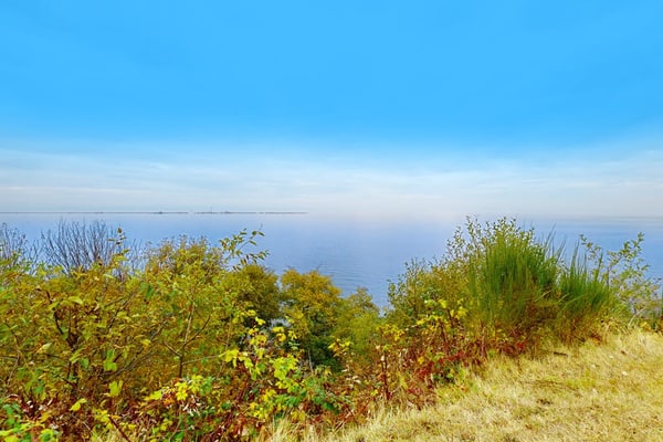 Oceanfront, bluff-top home with Ediz Hook view, prime location, fireplace