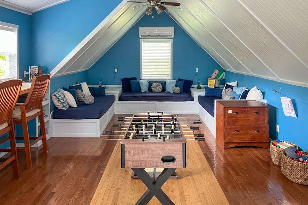 Family-friendly lakefront escape with outdoor dining, gas grill, kayaks and W/D