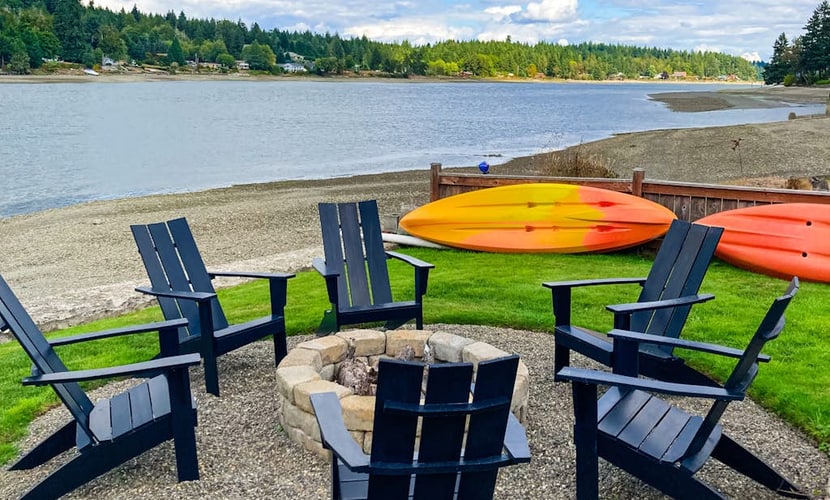 Waterfront home with 115' of private beach, 4 kayaks, firepit & stunning views