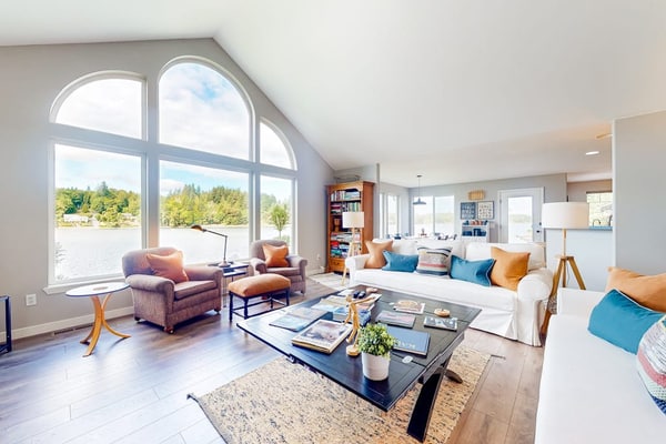 Waterfront home with 115' of private beach, 4 kayaks, firepit & stunning views