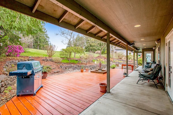 Fairway-view home with deck, grill, central AC, game room, Ping-Pong, & WiFi