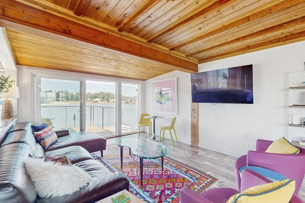 A Serene Waterfront Sanctuary with 360° Views
