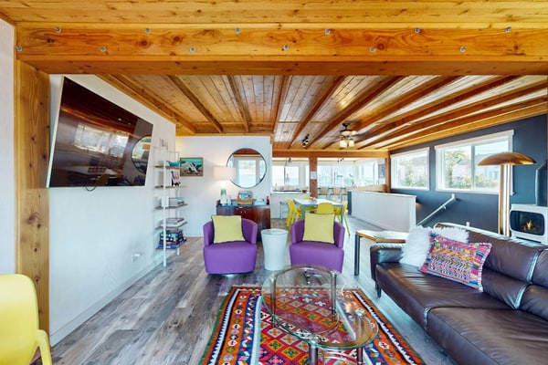 A Serene Waterfront Sanctuary with 360° Views
