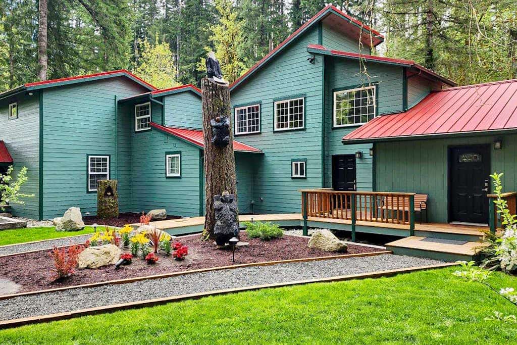 Riverfront property with three cabins, hot tubs, firepits, kayaks - beach access