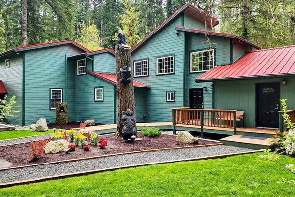 Riverfront property with three cabins, hot tubs, firepits, kayaks - beach access