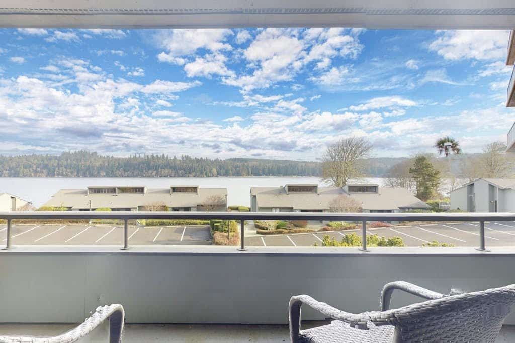 Beautiful Port Ludlow condo with views of the waterfront