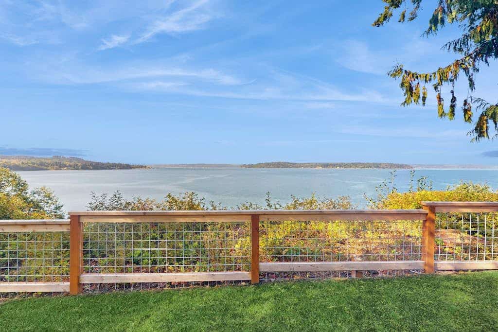 Newly renovated home with private hot tub and amazing sunset views, dog friendly