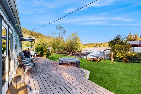 Waterfront Retreat w/ Private Dock, Hot Tub + Starlink – Walk to Ferry