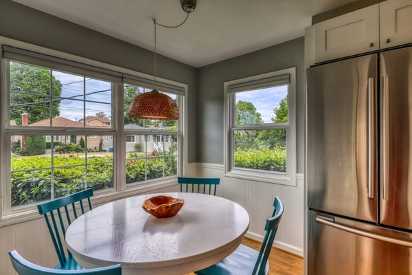 Breathtaking home w/furnished deck near Alki Beach and minutes from downtown