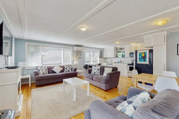 Cozy coastal cottage with modern kitchen, dog-friendly spaces, and beach access