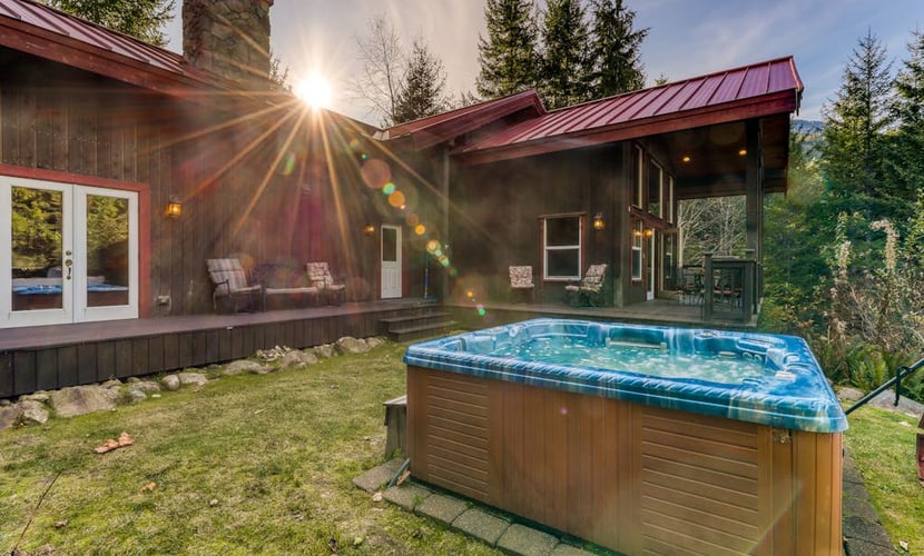 Hot Tub, Game Room, dog-friendly home w/ mountain views close to Ski Resorts