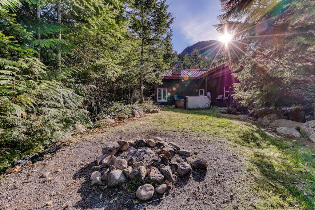 Hot Tub, Game Room, dog-friendly home w/ mountain views close to Ski Resorts