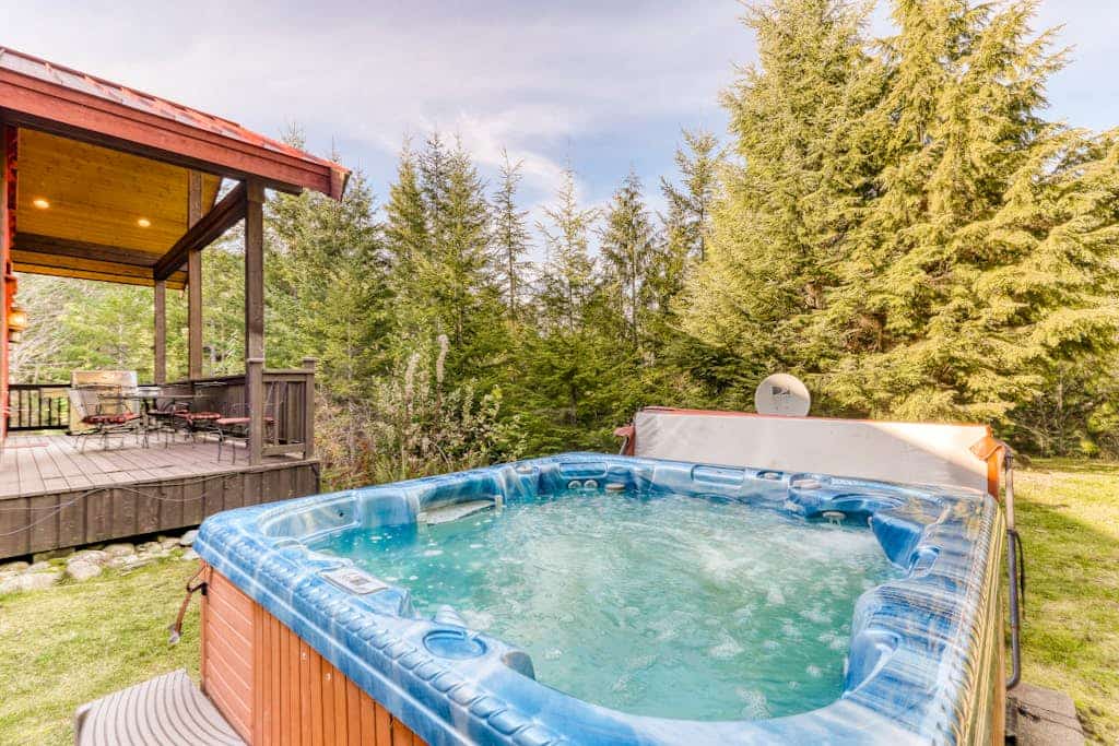 Hot Tub, Game Room, dog-friendly home w/ mountain views close to Ski Resorts