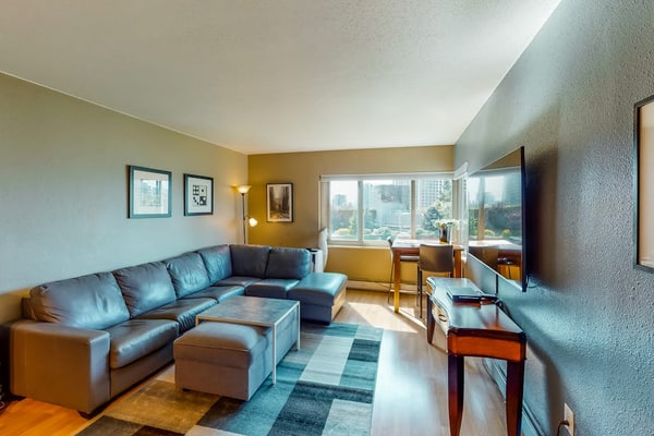 Elegant, Dog-Friendly Condo w/ Unparalleled Views and Shared Deck